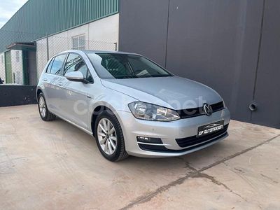 Usado VW Golf VII Advance 122 CV (89 kW) 2015 Gris / plata Berlina