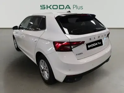Usado Skoda Fabia Selection 95 CV (69 kW) 2025 Blanco Utilitario