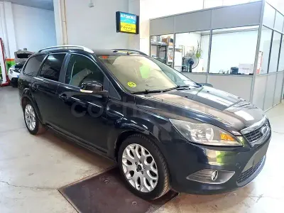 Usado Ford Focus Trend 109 CV (80 kW) 2010 Negro Familiar