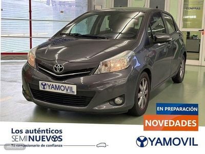 Gris Usado 2013 Toyota Yaris Active Berlina | 8950 € (Precio justo)