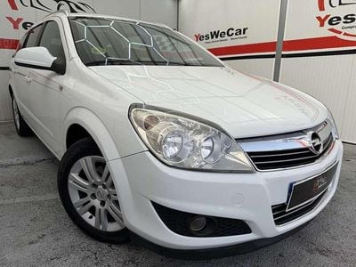 Usado Opel Astra Edition 110 CV (80 kW) 2011 Blanco Familiar