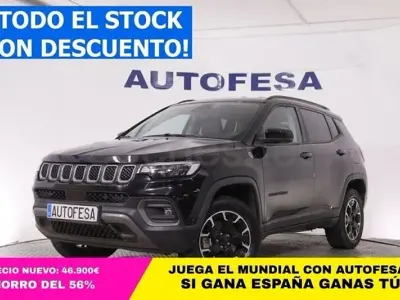 Usado Jeep Compass Trailhawk 240 CV (176 kW) 2022 Negro SUV