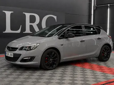 Usado Opel Astra Excellence 140 CV (102 kW) 2015 Gris / plata Berlina