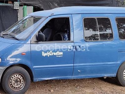 Usado Nissan Cargo 75 CV (55 kW) 1996 Azul Familiar