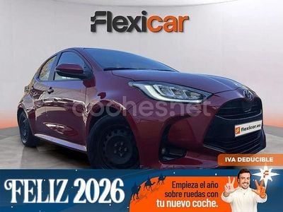 Rojo Usado 2023 Toyota Yaris Hybrid Active Berlina | 18.990 € (Precio justo)