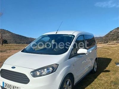 Usado Ford Tourneo Courier Trend 100 CV (73 kW) 2017 Blanco Monovolumen
