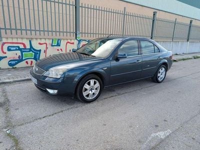 Usado Ford Mondeo Ghia 145 CV (106 kW) 2004 Azul Berlina