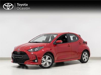 Usado Toyota Yaris Hybrid Active 116 CV (85 kW) 2025 Rojo