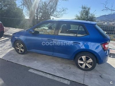 Azul Usado 2017 Skoda Fabia Ambition Berlina | 7500 € (Buen precio)