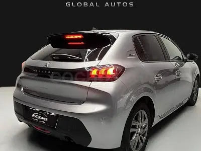 Używany Peugeot 208 Style 75 KM (55 kW) 2021 Szary Hatchback