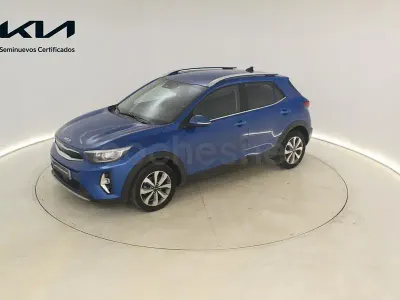 Usado Kia Stonic 100 HP (73 kW) 2024 Azul SUV