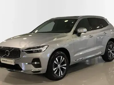 Usado Volvo XC60 Core 350 CV (257 kW) 2025 Gris / plata SUV