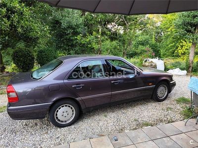 Usado Mercedes C180 Elegance 122 CV (89 kW) 1995 Azul Berlina