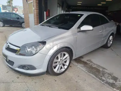 Usado Opel Astra Enjoy 150 CV (110 kW) 2007 Gris / plata Descapotable