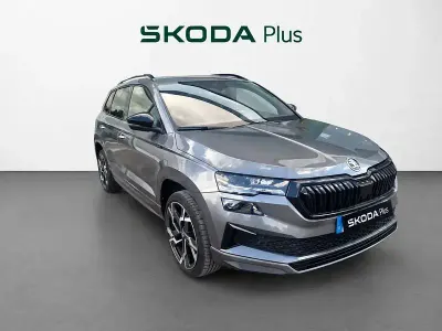 Usado Skoda Karoq SportLine 150 CV (110 kW) 2025 Gris / plata SUV