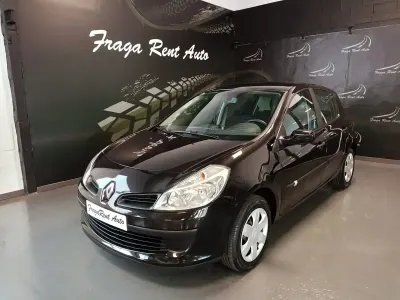 Begagnad Renault Clio II Dynamique 100 HK (73 kW) 2007 Svart Halvkombi