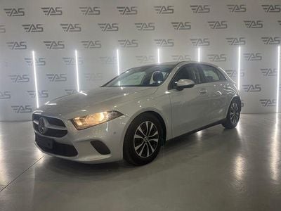 Usado Mercedes A180 116 CV (85 kW) 2020 Gris Berlina
