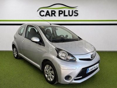 Usado Toyota Aygo Live 68 CV (50 kW) 2013 Gris / plata Utilitario