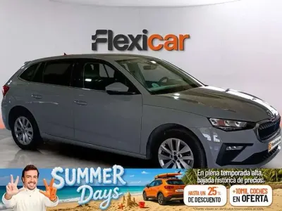 Usado Skoda Scala Selection 116 CV (85 kW) 2024 Gris Utilitario