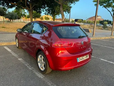 Usado Seat Leon Style 105 CV (77 kW) 2010 Granate Utilitario