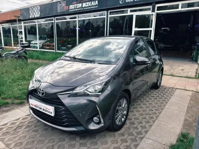 Käytetty Toyota Yaris Active 111 HP (81 kW) 2017 Harmaa Sedan