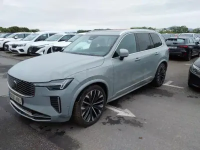 Usado Volvo XC90 Ultra 250 CV (183 kW) 2025 Gris / plata SUV