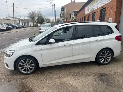 Usado BMW 218 Comfort Edition 150 CV (110 kW) 2015 Blanco Familiar