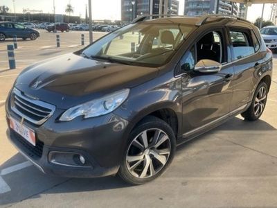 Usado Peugeot 2008 Allure 120 CV (88 kW) 2015 Gris / plata SUV