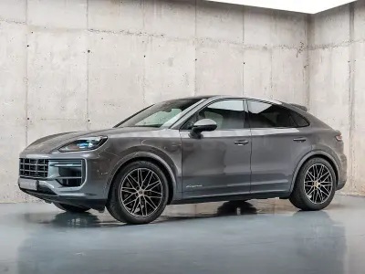 Usado Porsche Cayenne 354 CV (260 kW) 2023 Gris / plata SUV