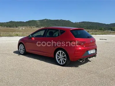 Usado Seat Leon FR 150 CV (110 kW) 2019 Rojo Berlina