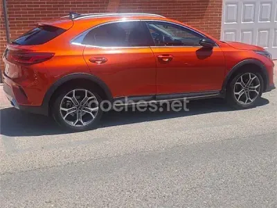 Usado Kia XCeed 120 CV (88 kW) 2022 Naranja SUV