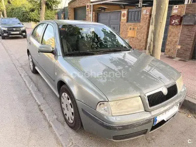Usado Skoda Octavia Ambiente 90 CV (66 kW) 2001 Verde Berlina