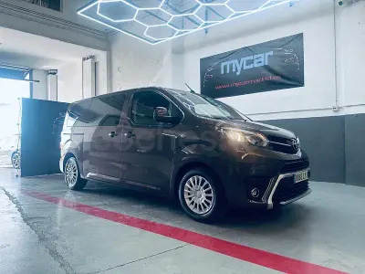 Usado Toyota Proace Verso Plus 145 CV (106 kW) 2022 Marrón Familiar