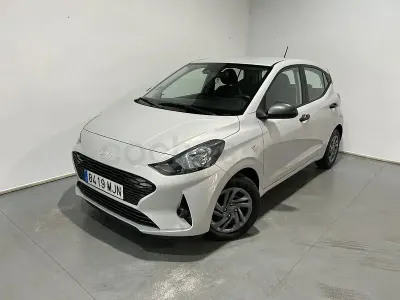 Usado Hyundai i10 67 CV (49 kW) 2023 Gris / plata Utilitario