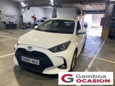 Usado Toyota Yaris Hybrid Active 115 CV (84 kW) 2025 Blanco Berlina