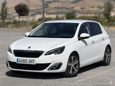 Usado Peugeot 308 Allure 110 CV (80 kW) 2016 Blanco Berlina