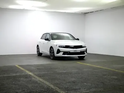 Usado Opel Astra S 130 HP (95 kW) 2023 Branco Citadino