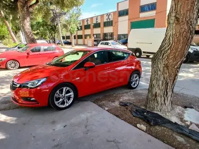 Usado Opel Astra Selective 110 CV (80 kW) 2016 Rojo Berlina