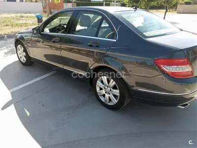Usado Mercedes C220 170 CV (125 kW) 2010 Gris / plata Berlina