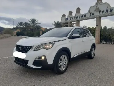 Usado Peugeot 3008 Active 130 CV (95 kW) 2020 Blanco SUV