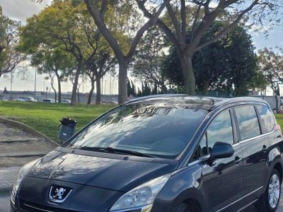Usado Peugeot 5008 Active 115 CV (84 kW) 2013 Gris / plata Monovolumen