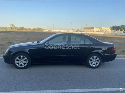 Usado Mercedes E220 Classic 150 CV (110 kW) 2007 Negro Berlina