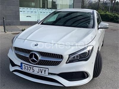 Usado Mercedes CLA200 Shooting Brake AMG line 136 CV (100 kW) 2016 Blanco Familiar