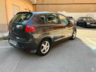 Usado Seat Altea 105 CV (77 kW) 2004 Gris / plata Monovolumen