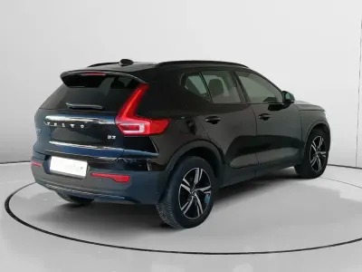 Käytetty Volvo XC40 Plus 211 HP (155 kW) 2023 Musta Katumaasturi