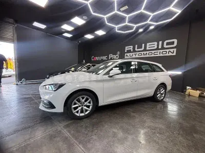 Usado Seat Leon Reference 115 CV (84 kW) 2022 Blanco Familiar