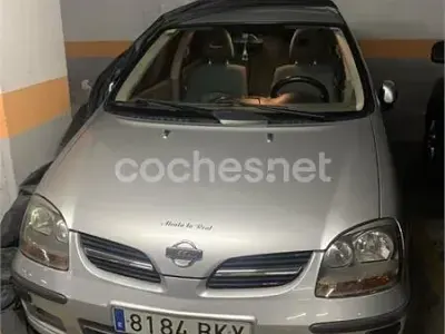 Usado Nissan Almera Tino 114 CV (83 kW) 2001 Gris / plata Monovolumen