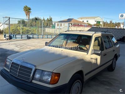 Blanco Usado 1993 Mercedes E220 Familiar | 30.000 €