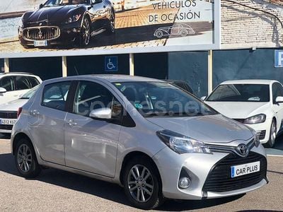 Gris / plata Usado 2016 Toyota Yaris City Berlina | 7990 € (Precio justo)