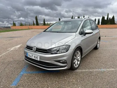Usado VW Golf Sportsvan Advance 130 CV (95 kW) 2018 Gris / plata Monovolumen
